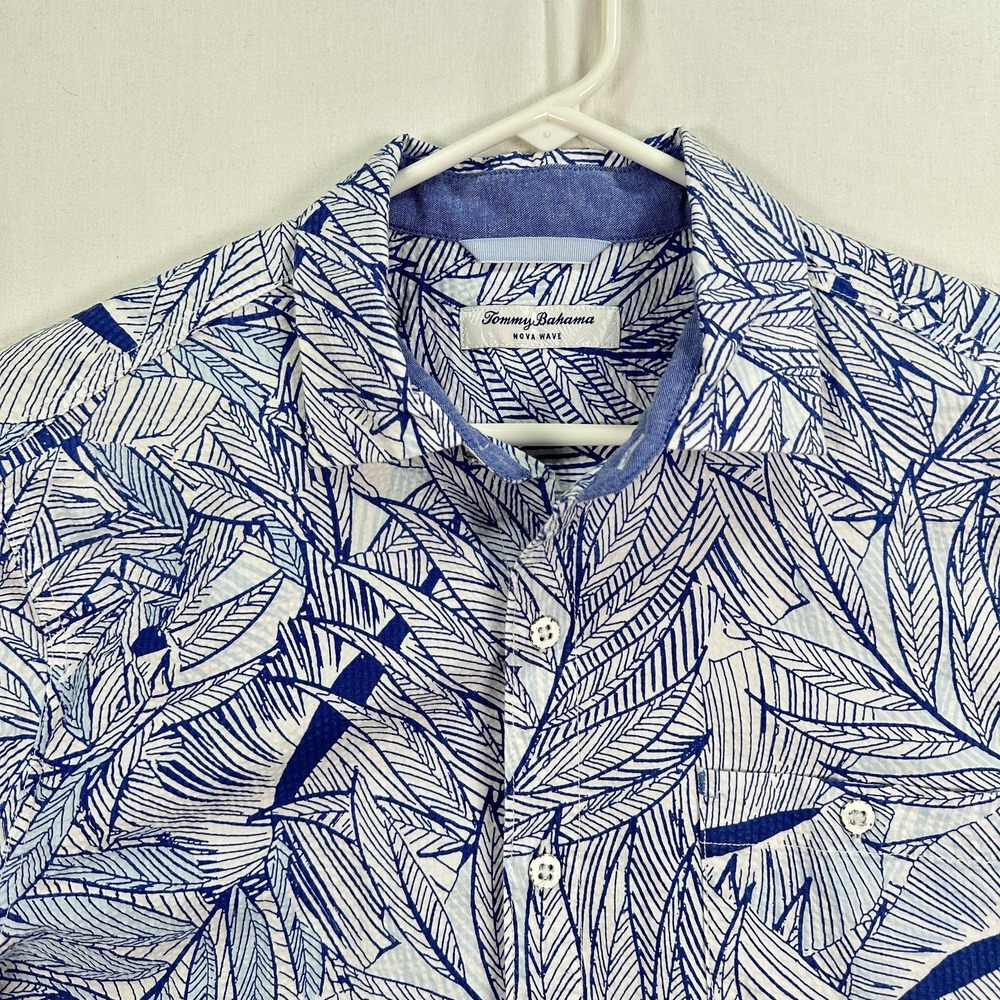 Tommy Bahama Nova Wave Shirt Mens Medium Blue White Leaf Seersucker Button Front